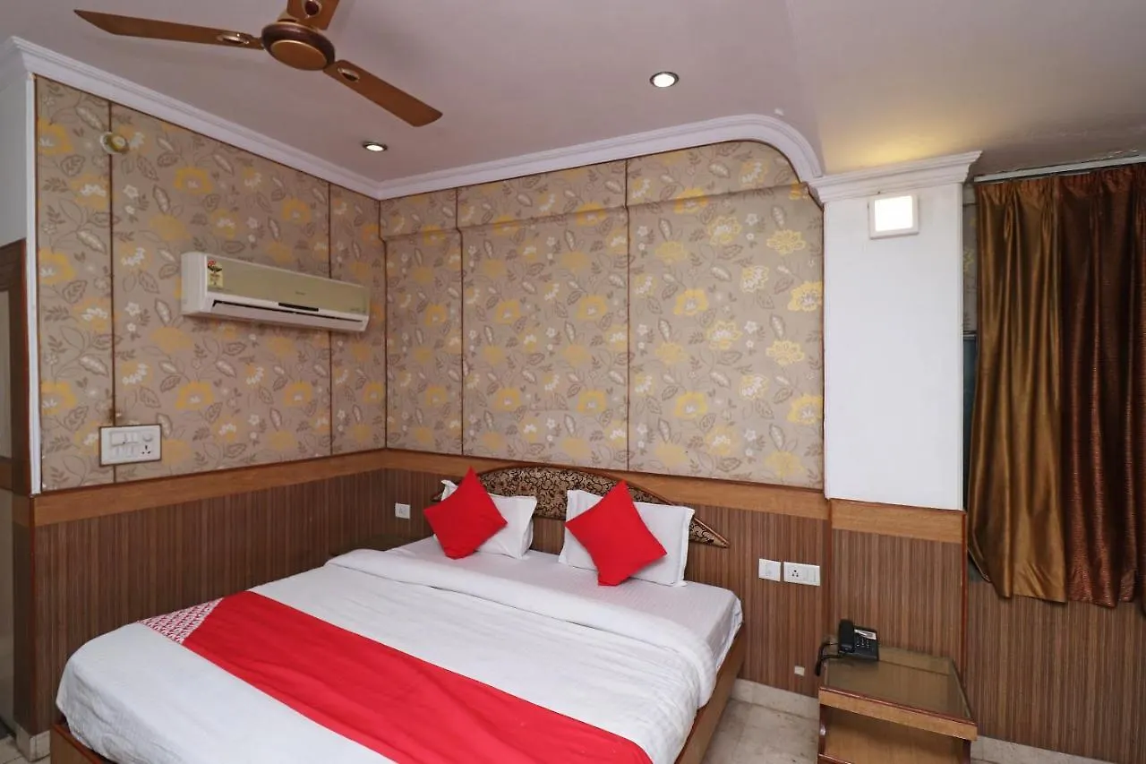 Oyo Hotel Solitaire & Restaurant Agra