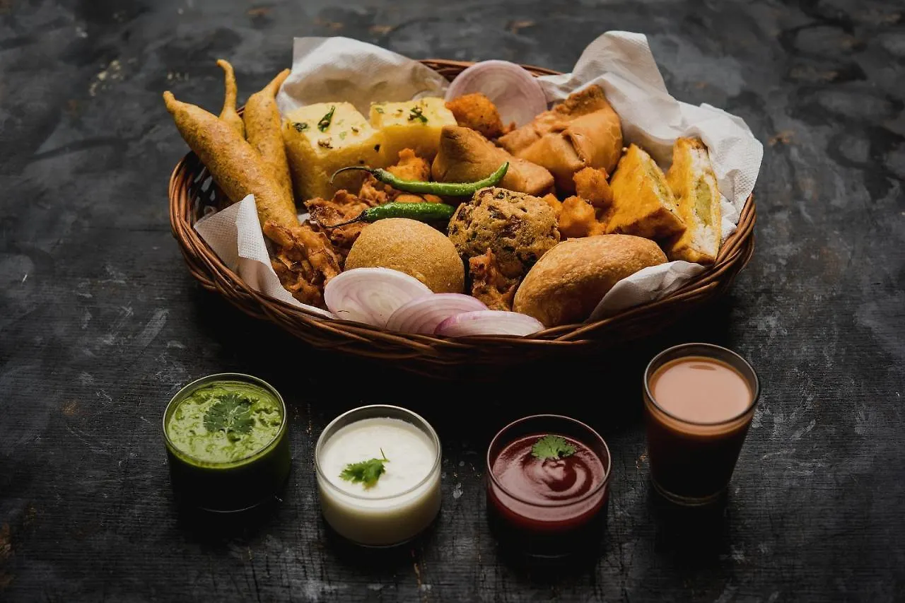 Oyo Hotel Solitaire & Restaurant Agra