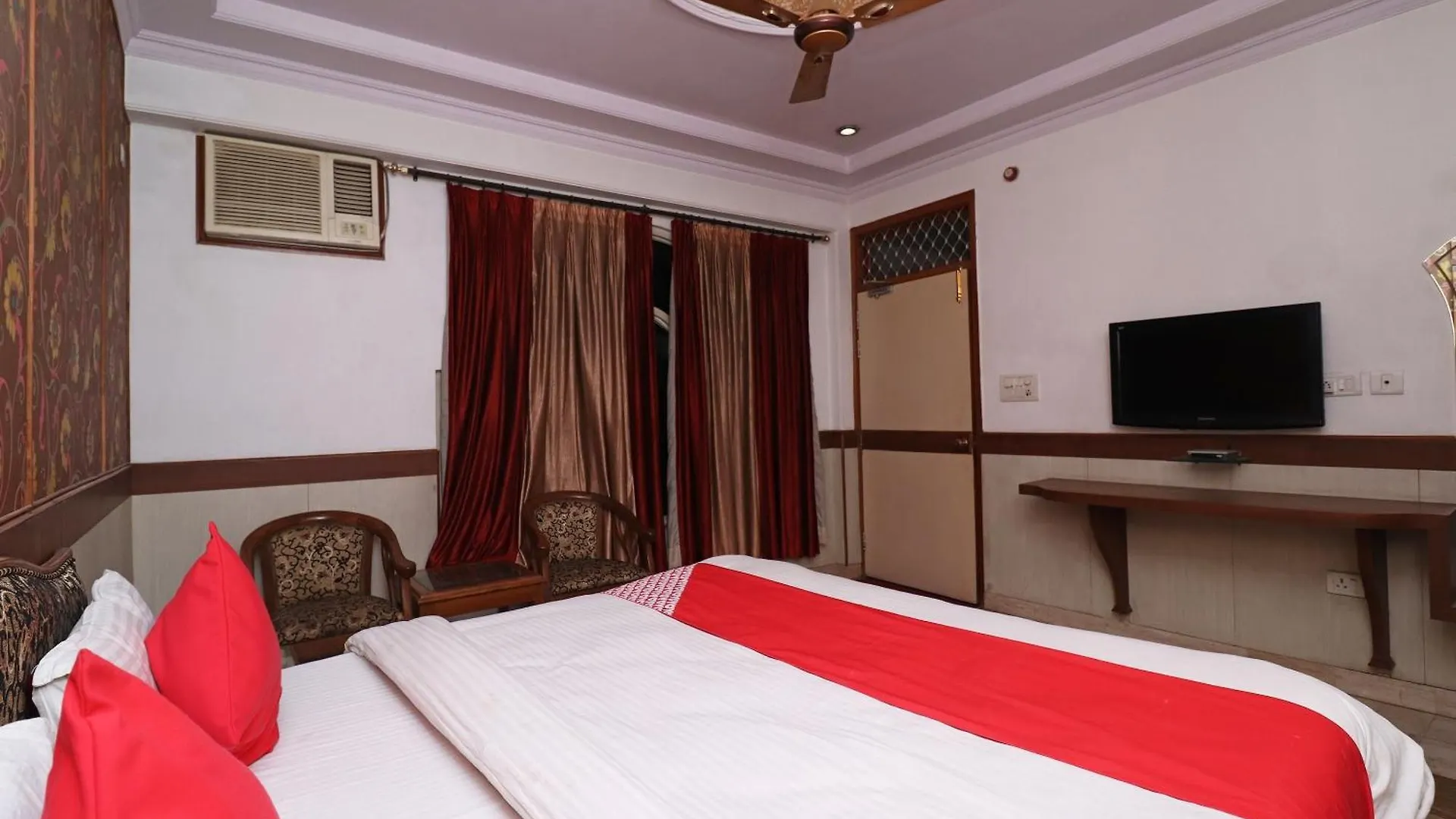 Oyo Hotel Solitaire & Restaurant Agra  India