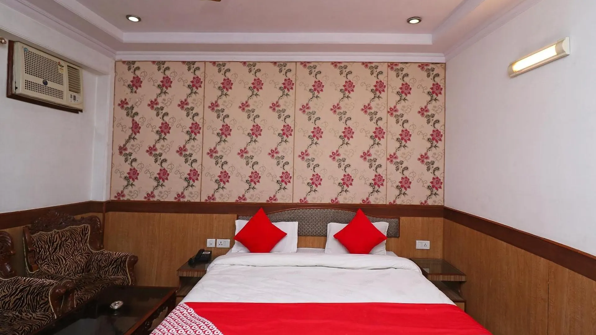 Oyo Hotel Solitaire & Restaurant Agra