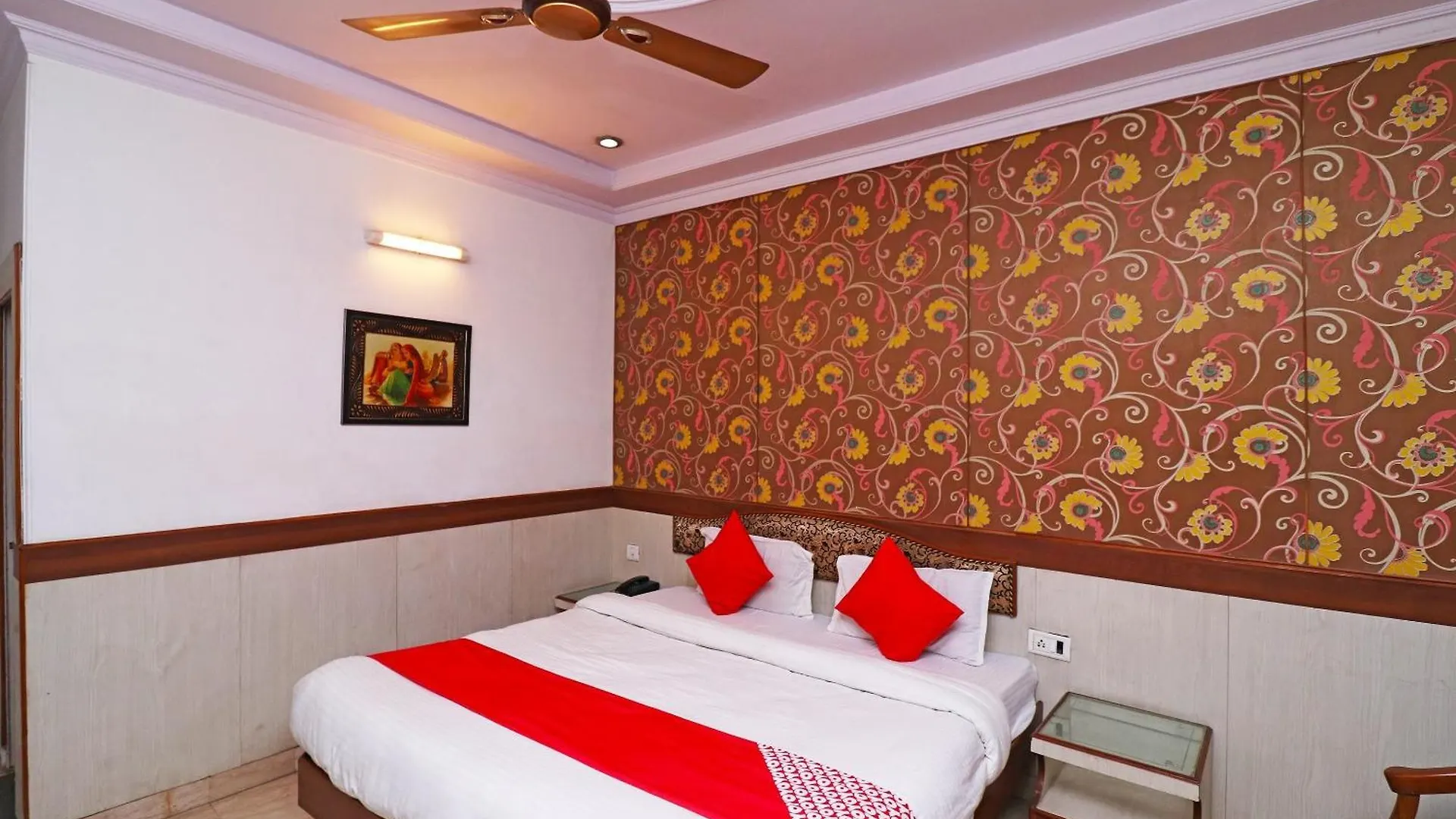Oyo Hotel Solitaire & Restaurant Agra