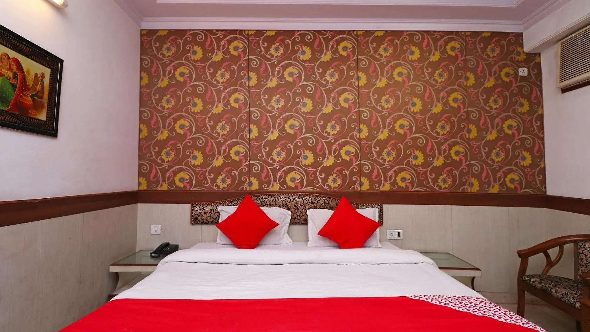 Oyo Hotel Solitaire & Restaurant Agra