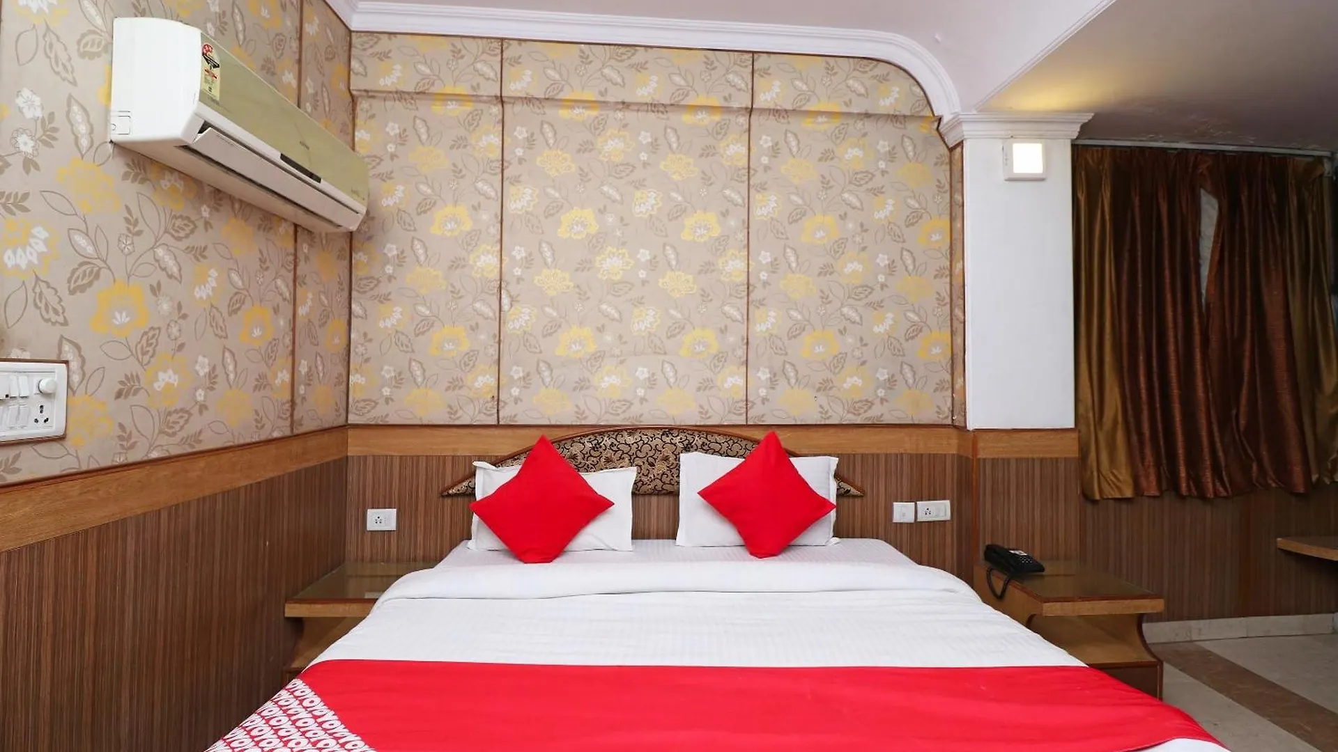 Oyo Hotel Solitaire & Restaurant Agra   Agra (Uttar Pradesh)